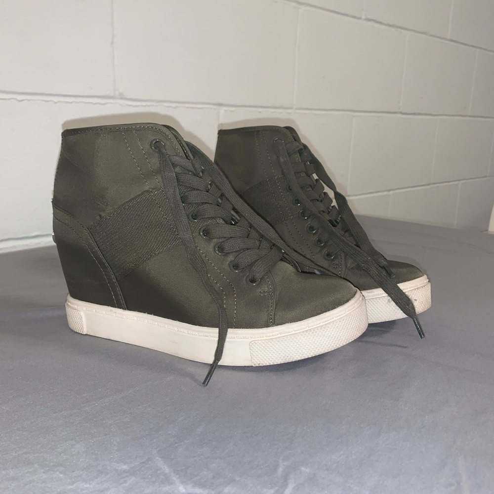 women’s shoes
